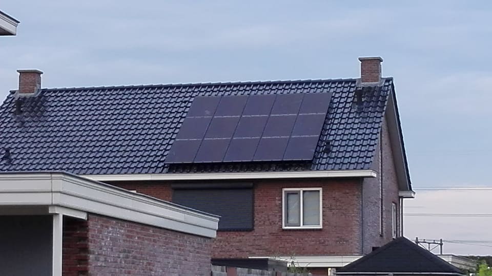 15 x Axitec Energy Solar Germany 280 Wp mono black panelen